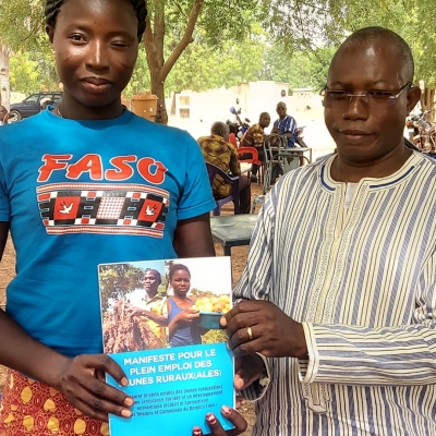 Remise du manifeste des jeunes pour le plein emploi des jeunes agriculteurs (trices) au maire de Tenado