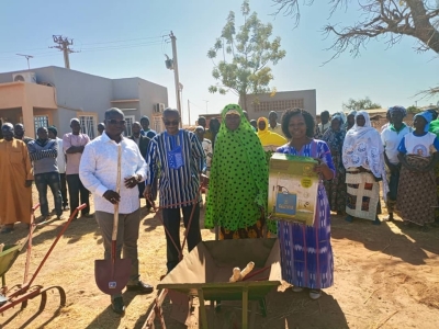 Remise officielle de mat&eacute;riel, &eacute;quipements agricoles et animaux de trait aux producteurs de la commune de Ziniar&eacute;, Nagr&eacute;ongo et Loumbila