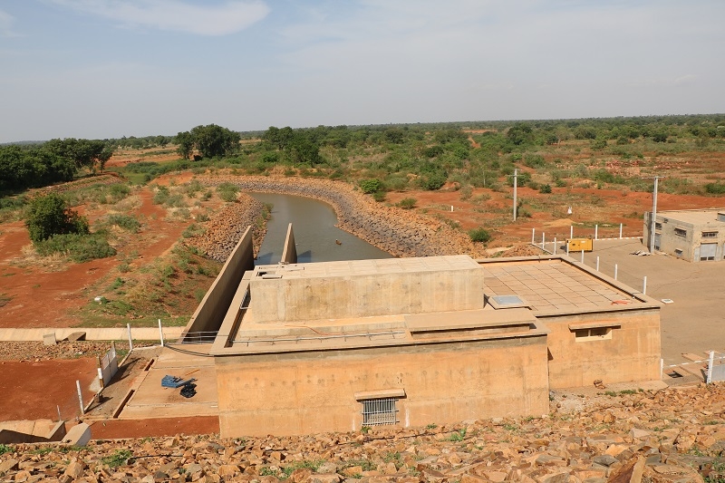 Barrage de samendeni, quand il faut d&eacute;placer des populations pour la cause du d&eacute;veloppement.